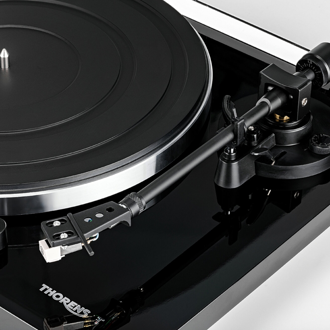 Thorens TD 201 Turntable – Belt-Drive Turntable - Open Box