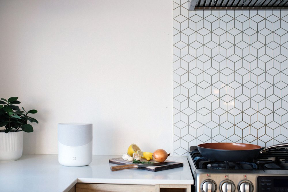 Bluesound PULSE M Omni-Hybrid Wireless Music Streaming Speaker – White #color_white